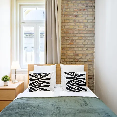 Apartment - Spacious - Balcony