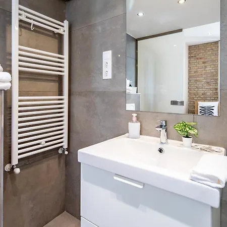 - Spacious - Balcony Апартаменты *