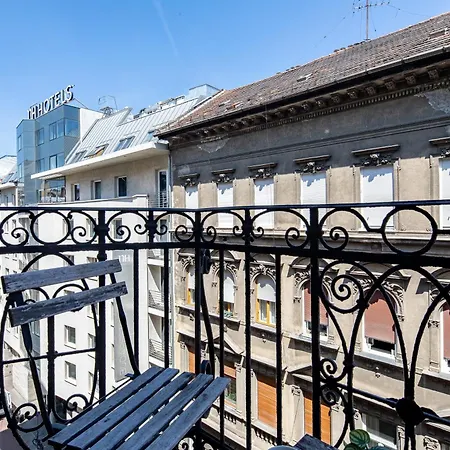 - Spacious - Balcony Apartment *