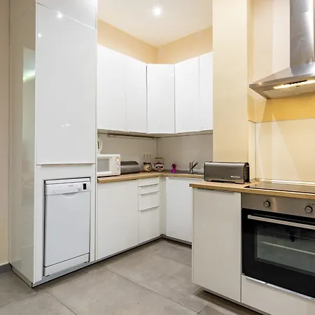 Apartment - Spacious - Balcony *