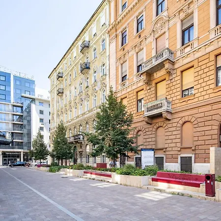 - Spacious - Balcony Apartment Budapest